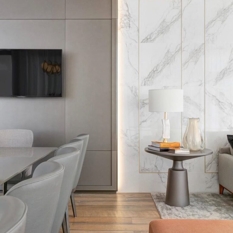 abajur em rocha natural, abajur em selenita, abajur folheado ouro, abajur para sala de estar, abajur phenix aver design, abajur aver metais, abajur aver design