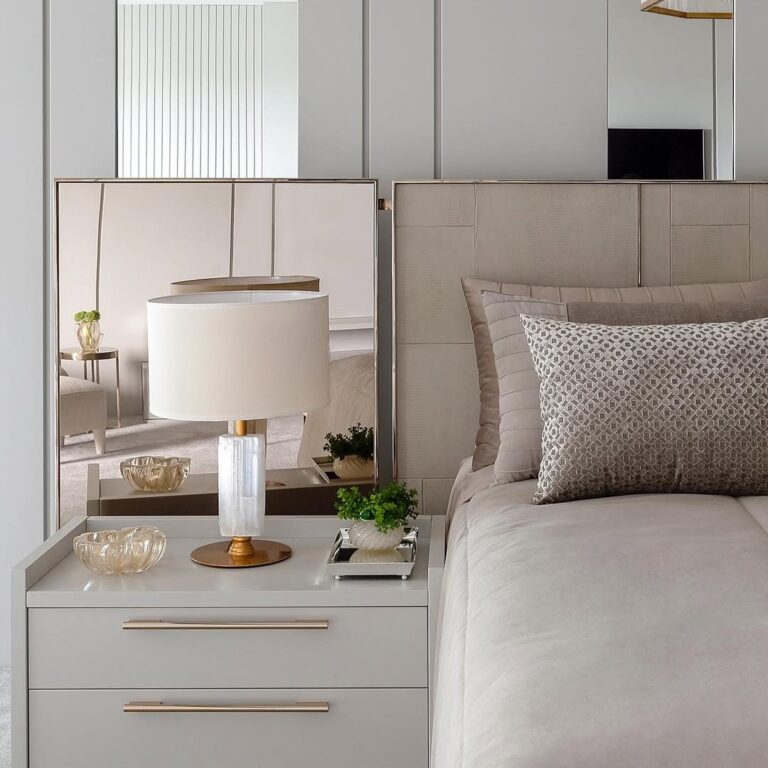 abajur em rocha natural, abajur em selenita, abajur folheado ouro, abajur para sala de estar, abajur phenix aver design, abajur aver metais, abajur aver design