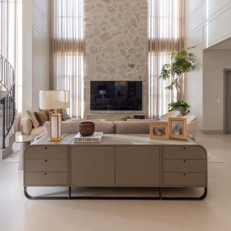 abajur em rocha natural, abajur em selenita, abajur folheado ouro, abajur para sala de estar, abajur phenix aver design, abajur aver metais, abajur aver design
