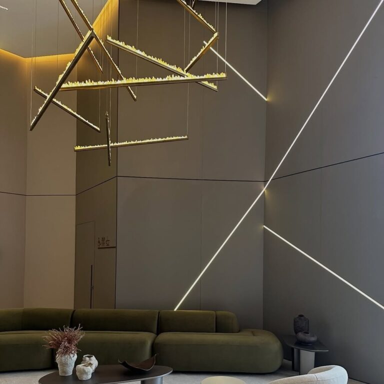 Pendente linear em quartzo branco rocha natural, carved pendente, folheado ouro aver design aver metais