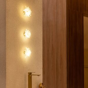 arandela em quartzo branco rocha natural folheado ouro, folheado ouro encevelhecido aver design, aver metais