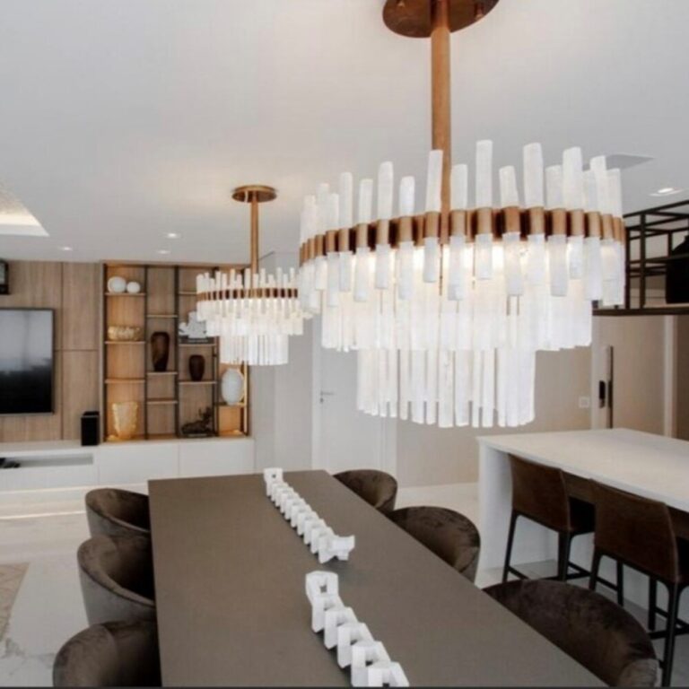pendente em rocha natural selenita folheado ouro aver design aver metais, middleton pendente