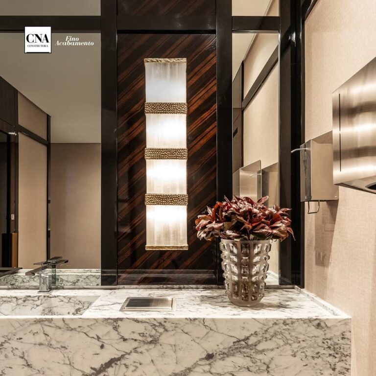Arandela martina wall II aver design, em selenita, rocha natural. Arandela de alto padrão, para ambientes exclusivos e únicos