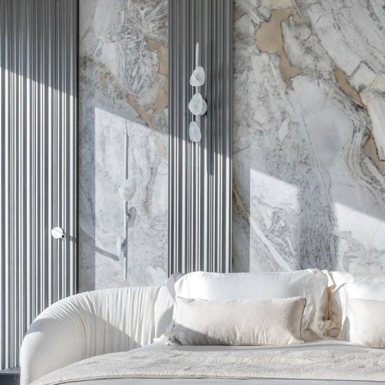 Arandela delphi wall II e delphi pendente VIII em quartzo branco, aver design. arandela alto padrão