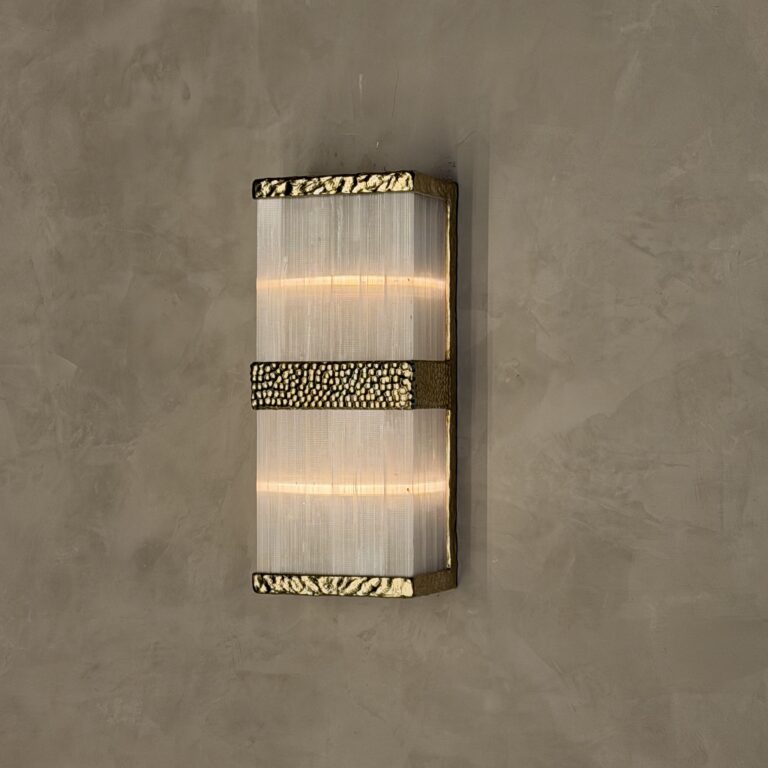 arandela martina wall III aver desing. arandela martina wall III aver metais. arandela com cristal seleinita.