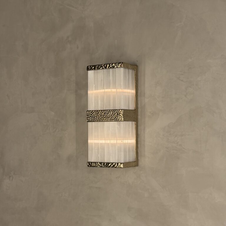 arandela martina wall III aver desing. arandela martina wall III aver metais. arandela com cristal seleinita.